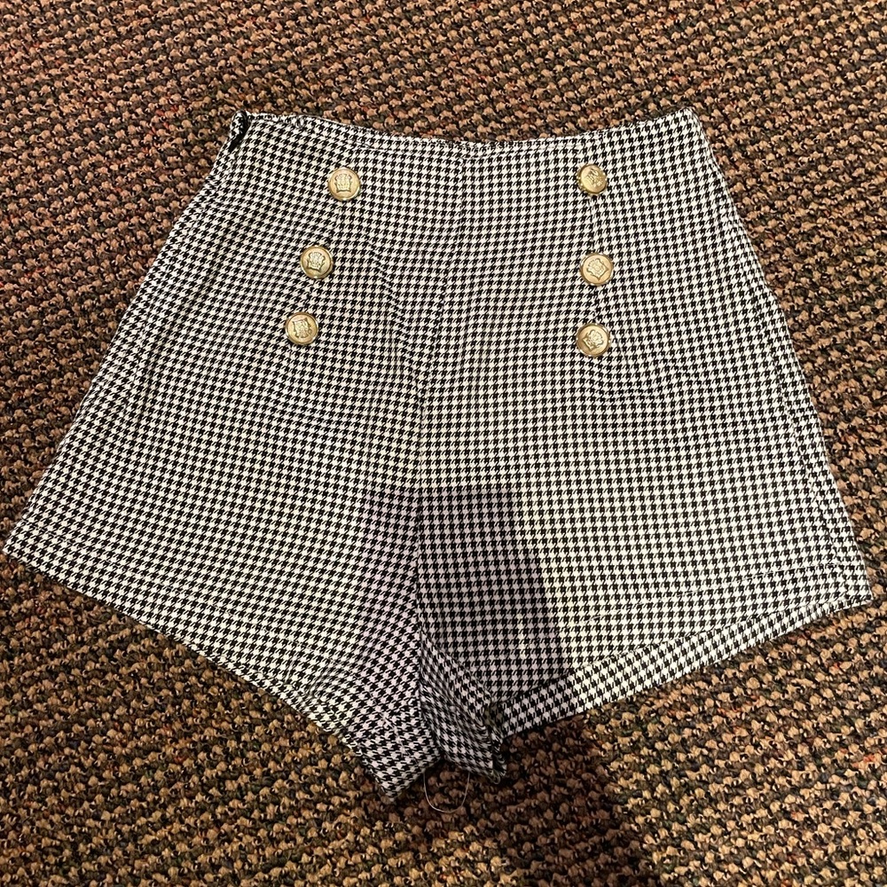 Houndstooth shorts with gold buttons